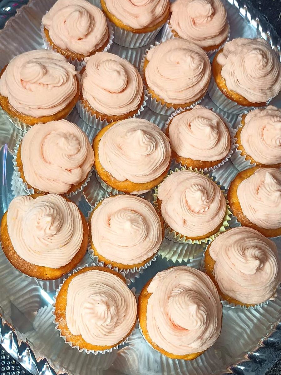 Tray of frosted cupcakes by Joyeful Treats